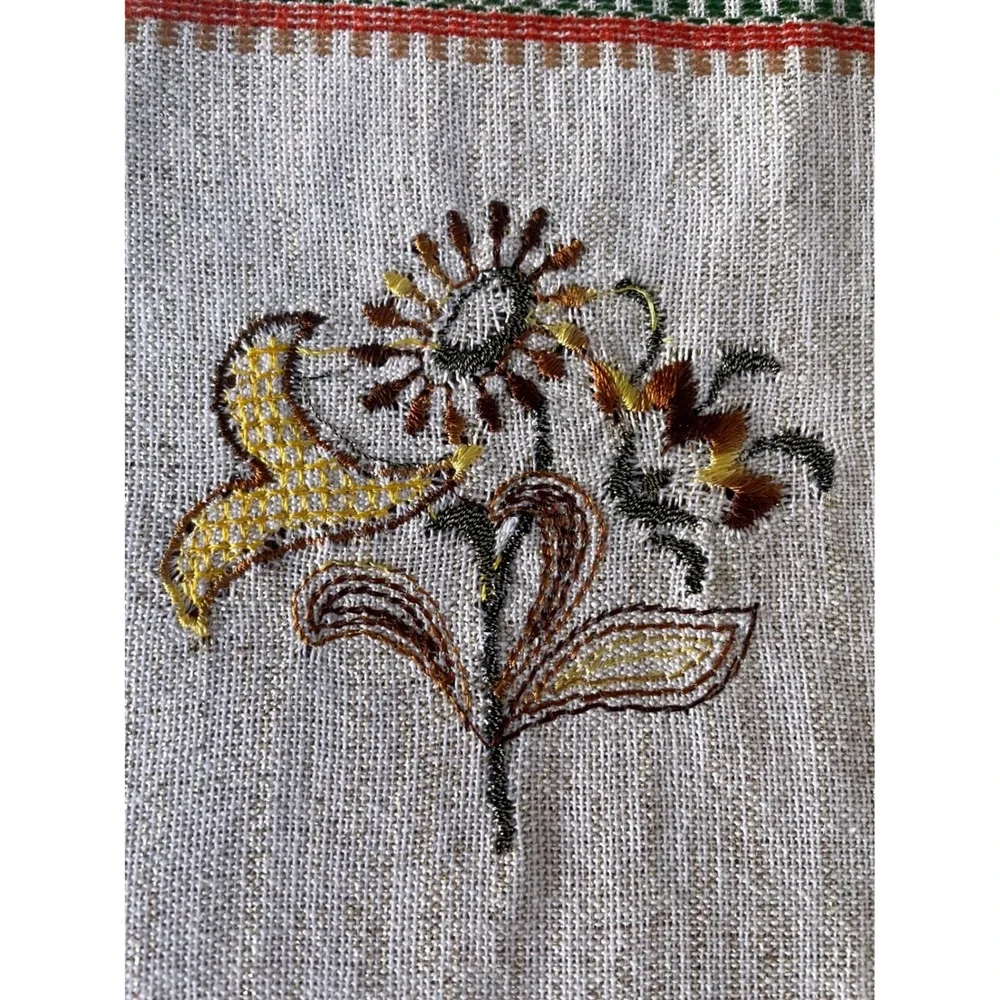 Vintage Hand-Embroidered Linen Tea Towels Floral Folk Art Table Decor Set of 2‎